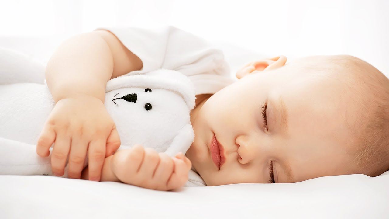 Колку сон му е потребно на вашето бебе?
