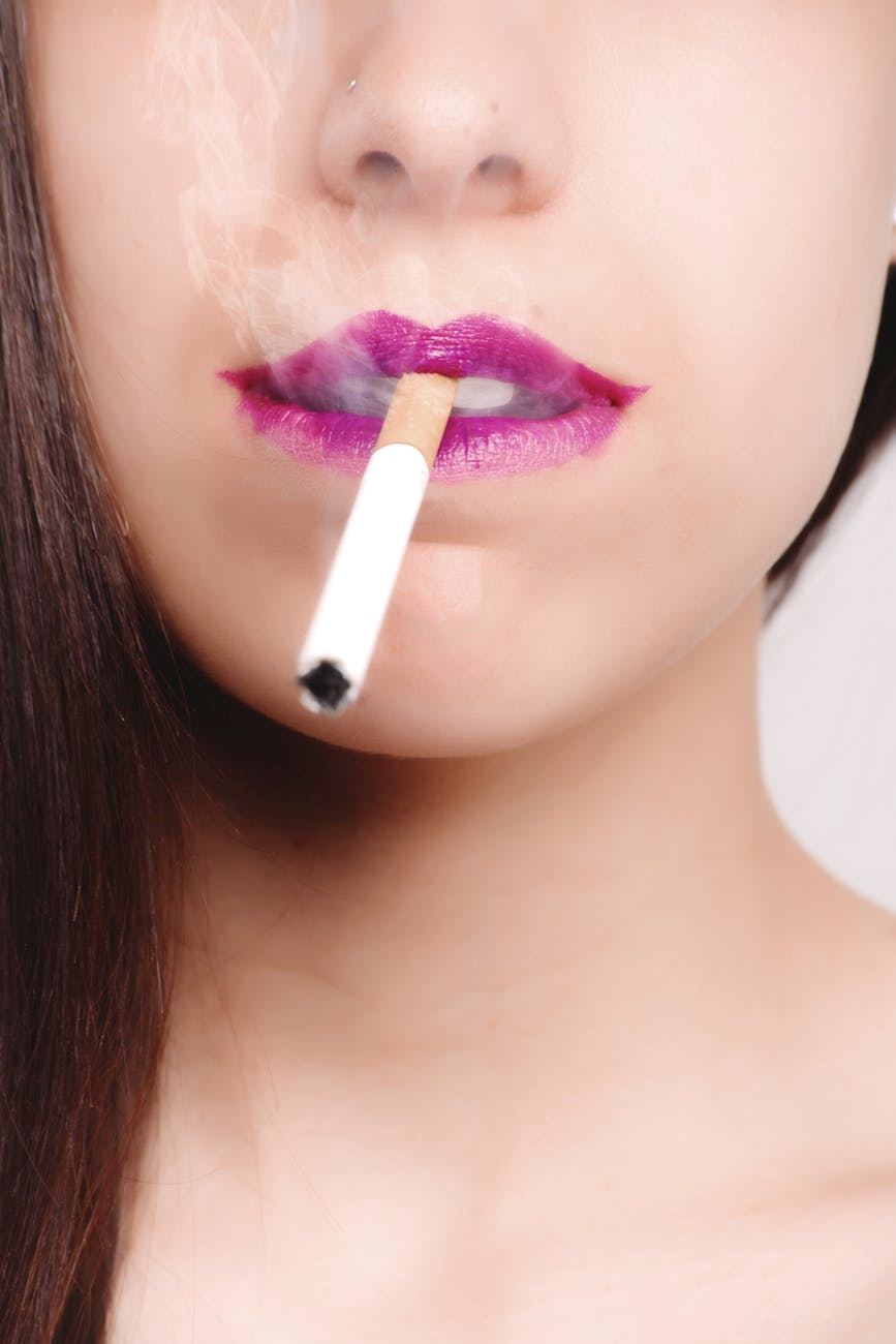 Пушење цигари пред деца: Еве што се случува во телото на децата и кои се последиците!