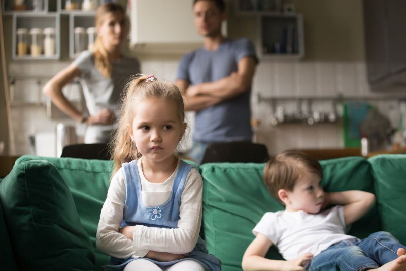 Пет проблеми во модерното воспитување поради кои родителите стануваат “робови” на своите деца
