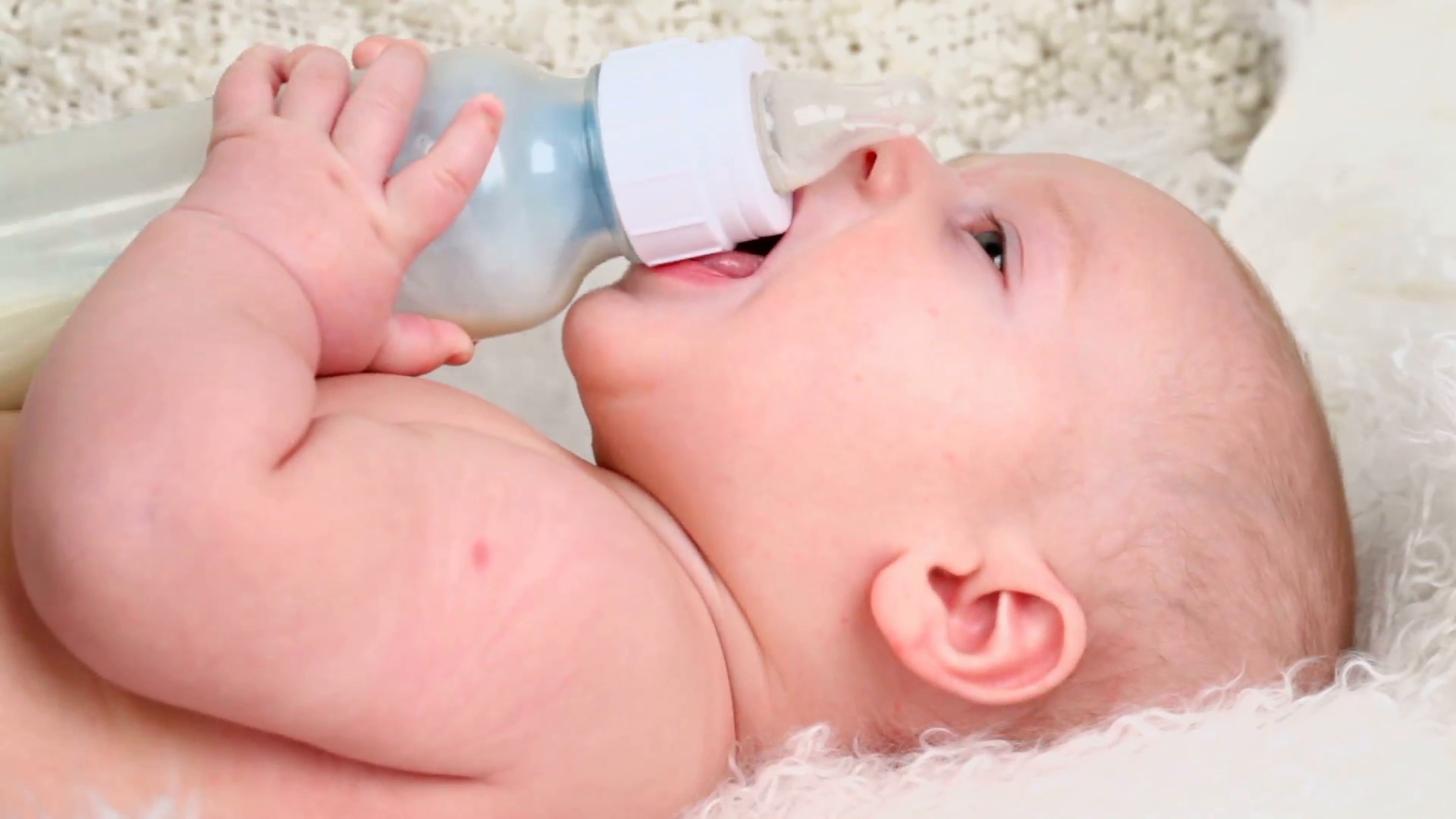 Правила на хранење на бебето со шише