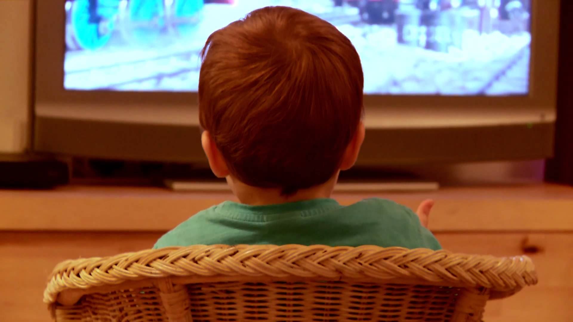 Деца пред телевизорот - ДА или НЕ?