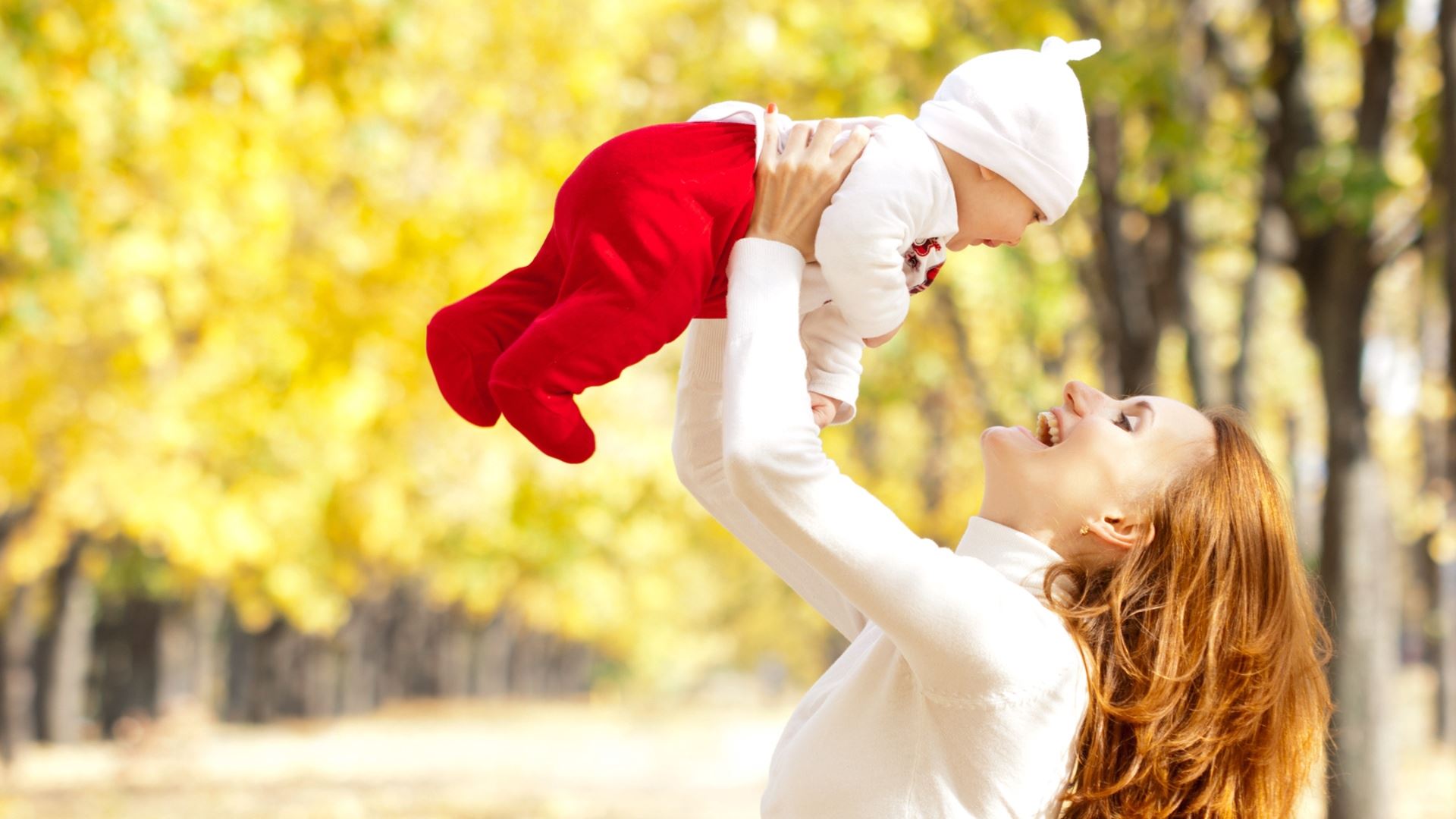 Како бебето ја покажува љубовта спрема мајката