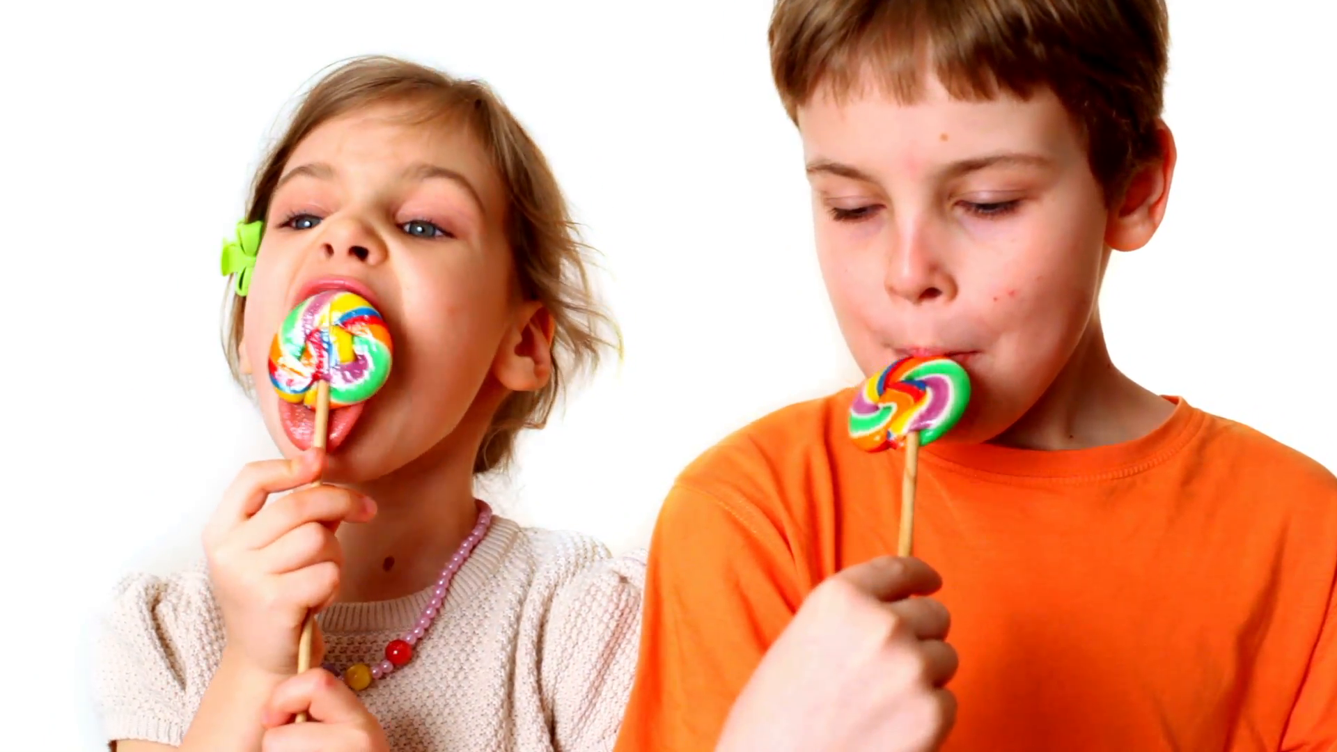 Колку слатки смеат да јадат децата?