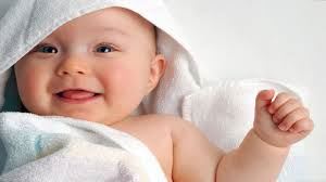 7 преслатки знаци дека вашето бебе Ве сака