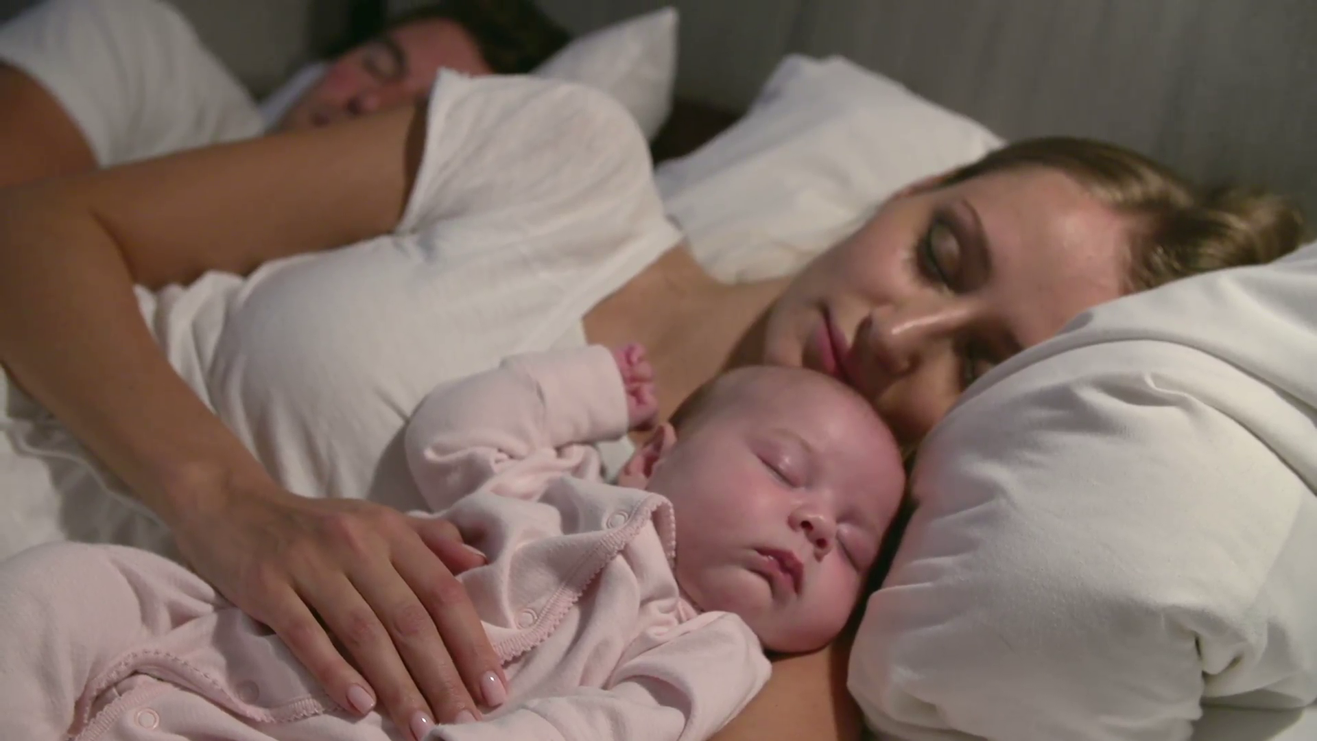 Колку просечно спијат родителите на бебе?