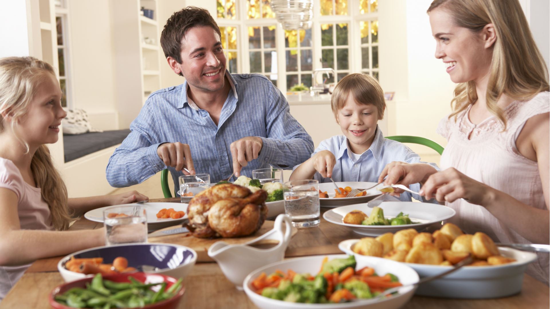 Зошто ручекот со семејството е добар за здравјето