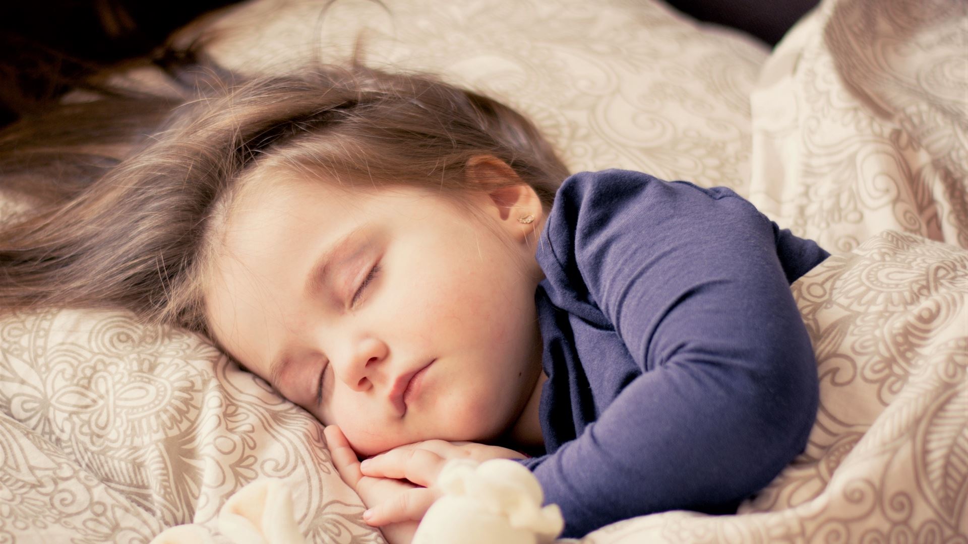 Како да го преместите бебето да спие во одвоена соба