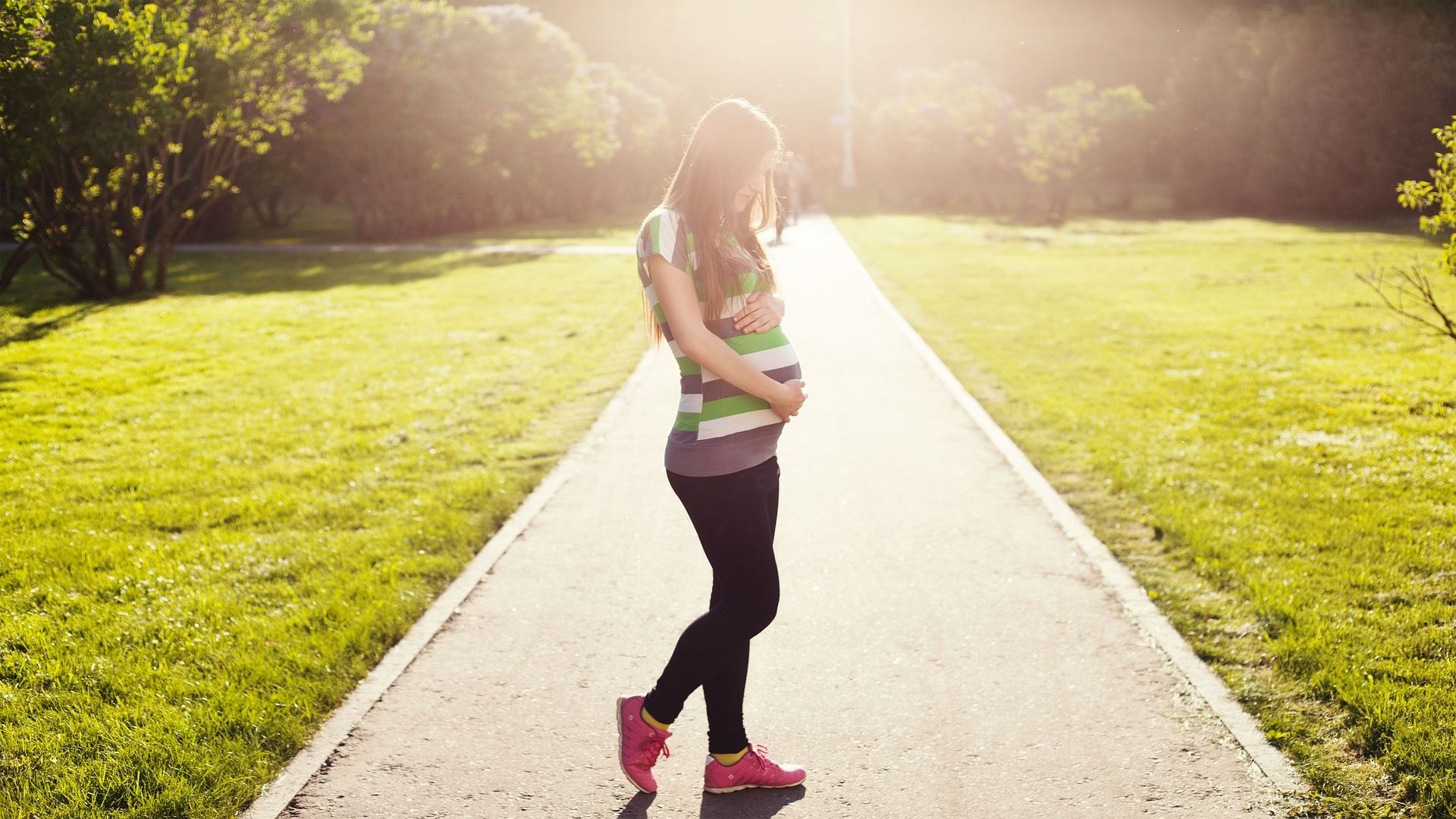 Дали намалената активност на бебето во стомакот значи дека нешто не е во ред?