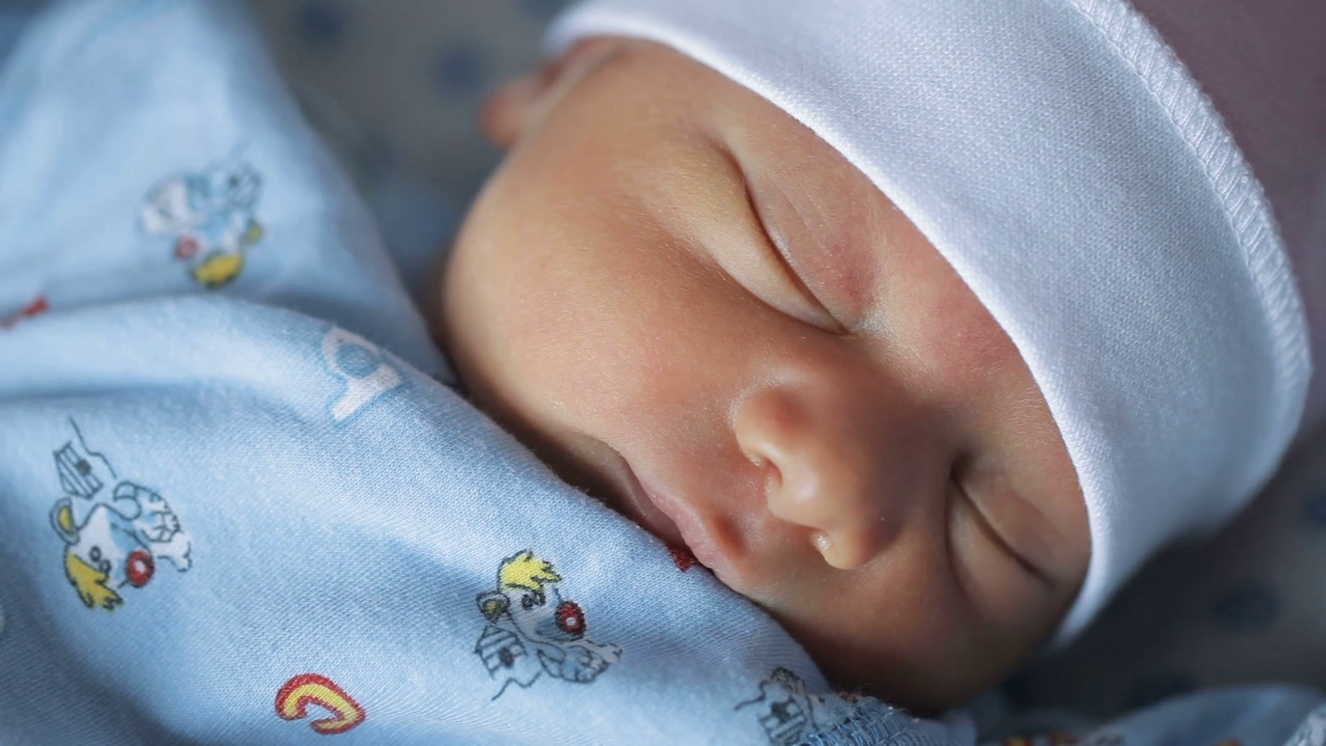 Звуци кои значат дека бебето учи додека спие