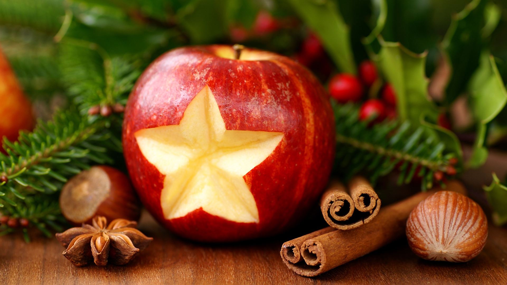 Есенски топол десерт: Поховани јаболка со цимет