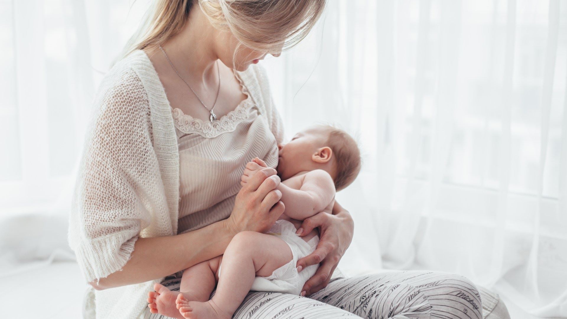 Најново научно откритие: Мајчиното млеко има антибактериско дејство