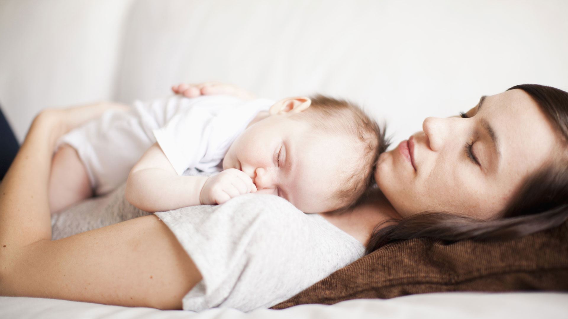 5 ефикасни начини за да го смирите бебето