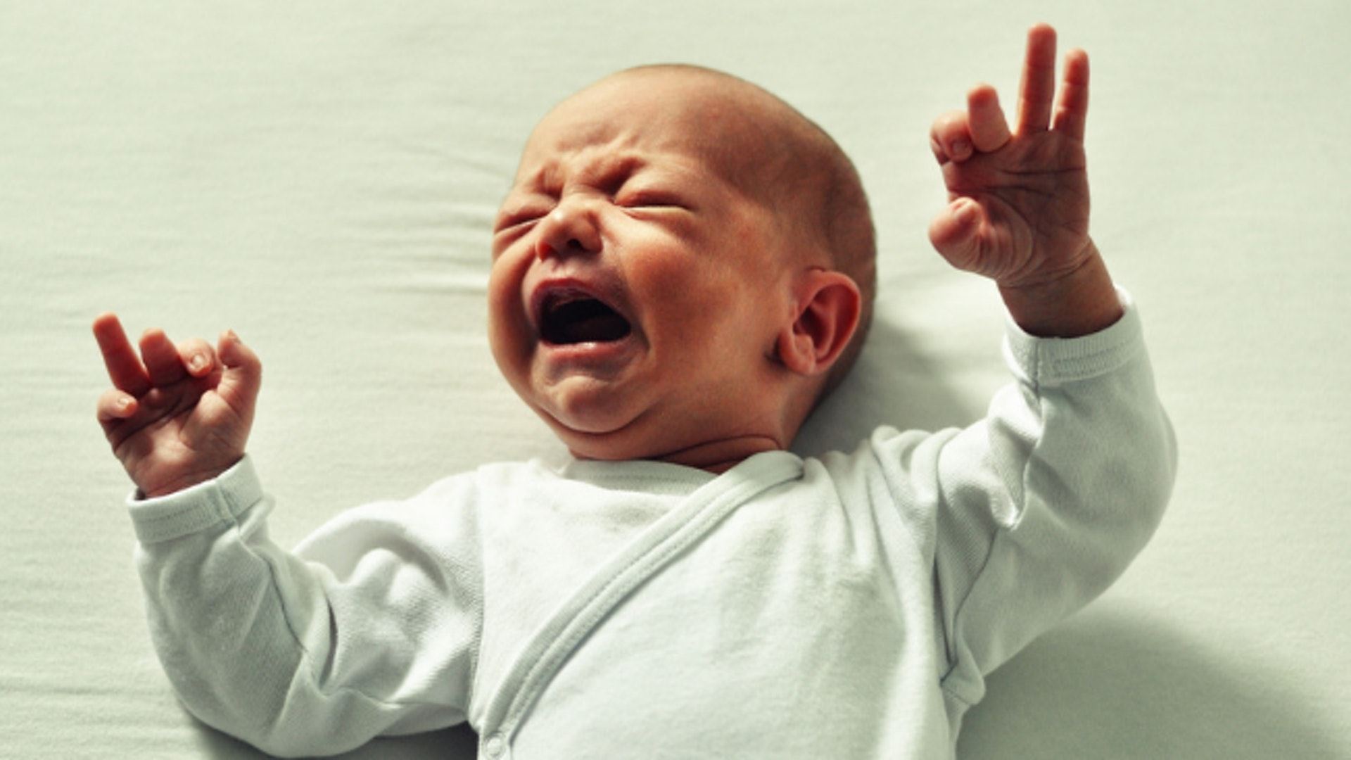 Зошто новороденчињата плачат без солзи