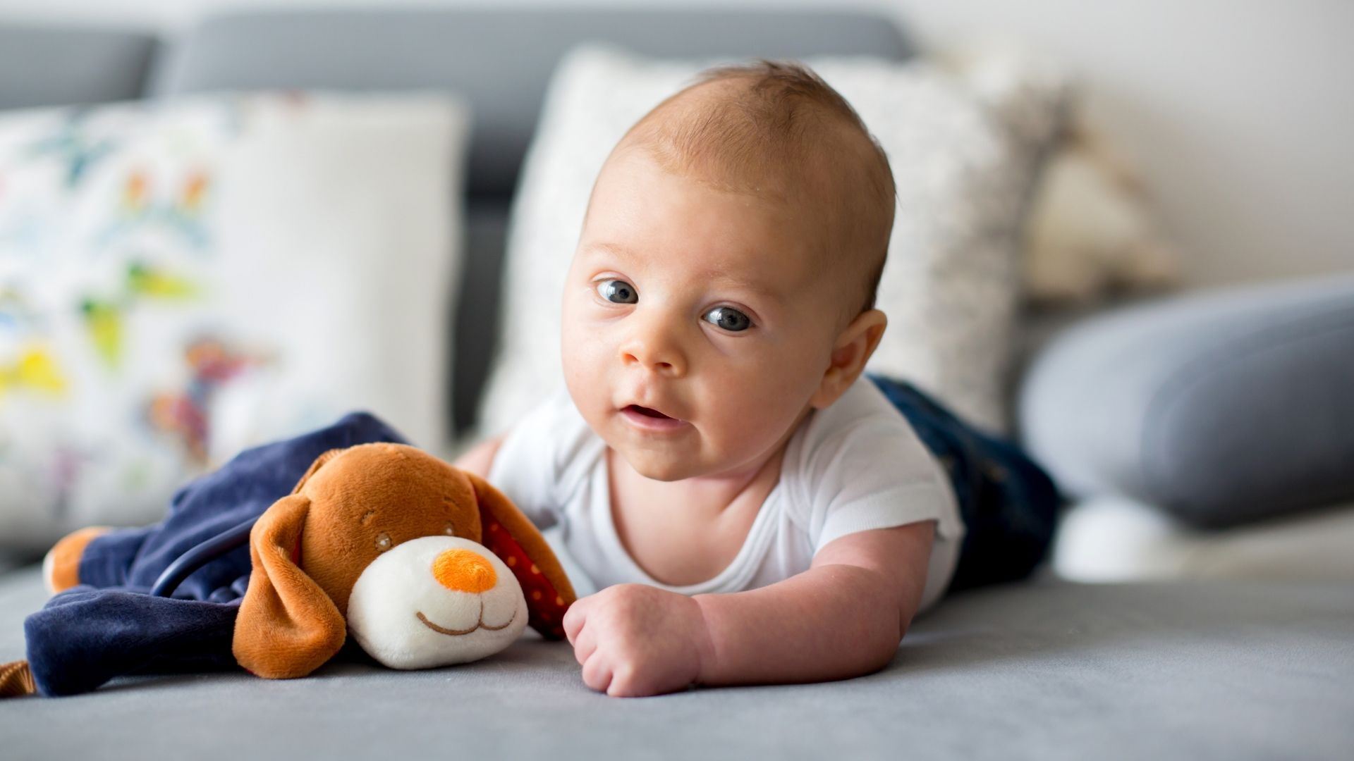 Гасови и надуено стомаче: Како да му се помогне на бебето