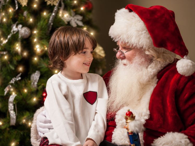 Кој е Дедо Мраз навистина и што ни носи? Подароци или дилеми?Кој е Дедо Мраз навистина и што ни носи? Подароци или дилеми?